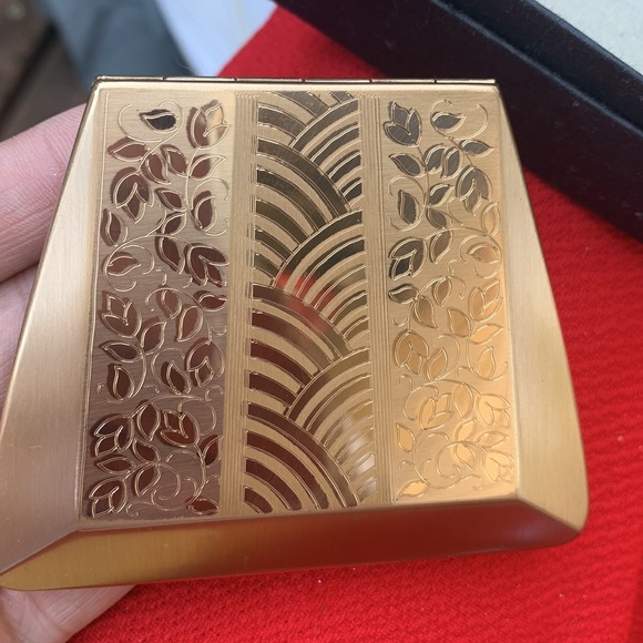 Vintage Elgin American Goldtone Compact mirror like New on original box - Picture 1 of 5